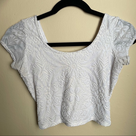 BM M Burned Velvet White Cap Sleeve Crop - Picture 3 of 7